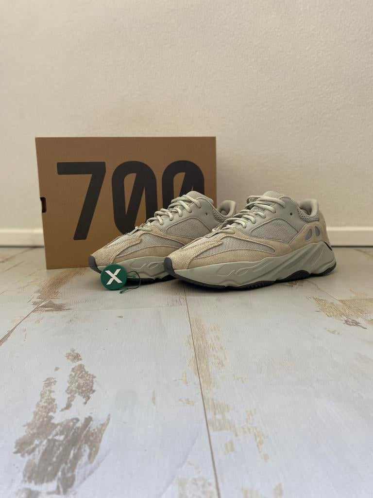 Yeezy Boost 700 V1 salt  - Maat 44 - Nieuw in doos, Kleding | Heren, Schoenen, Ophalen of Verzenden, Nieuw, Sneakers of Gympen