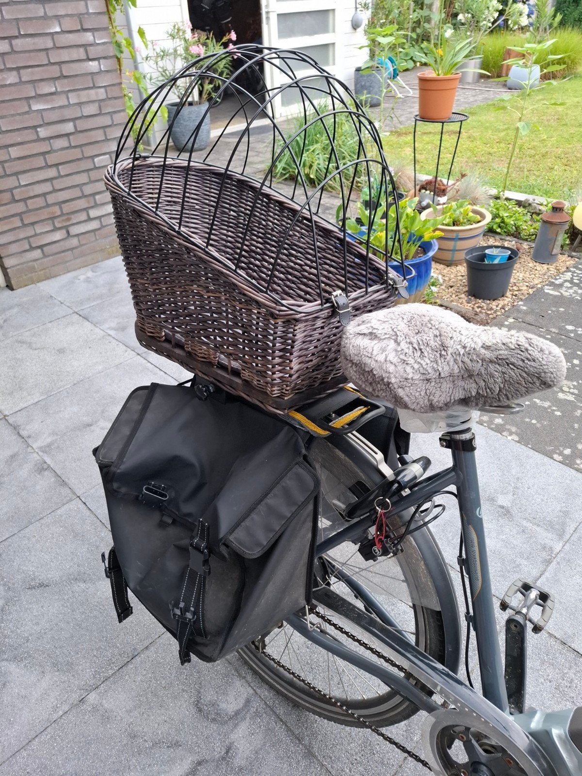 Rotan fietsmand met rek, Fietsen en Brommers, Fietsaccessoires | Fietsmanden, Gebruikt, Fietsmand, Ophalen