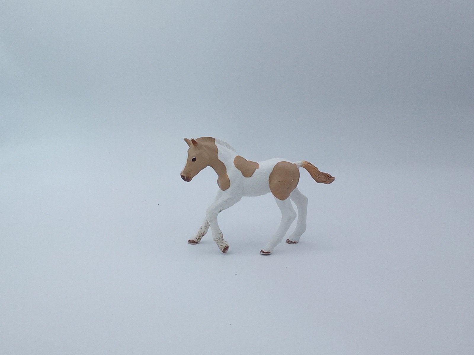 Schleich Veulen Mustang Lichtbruin/Wit Bont, Ophalen of Verzenden, Zo goed als nieuw