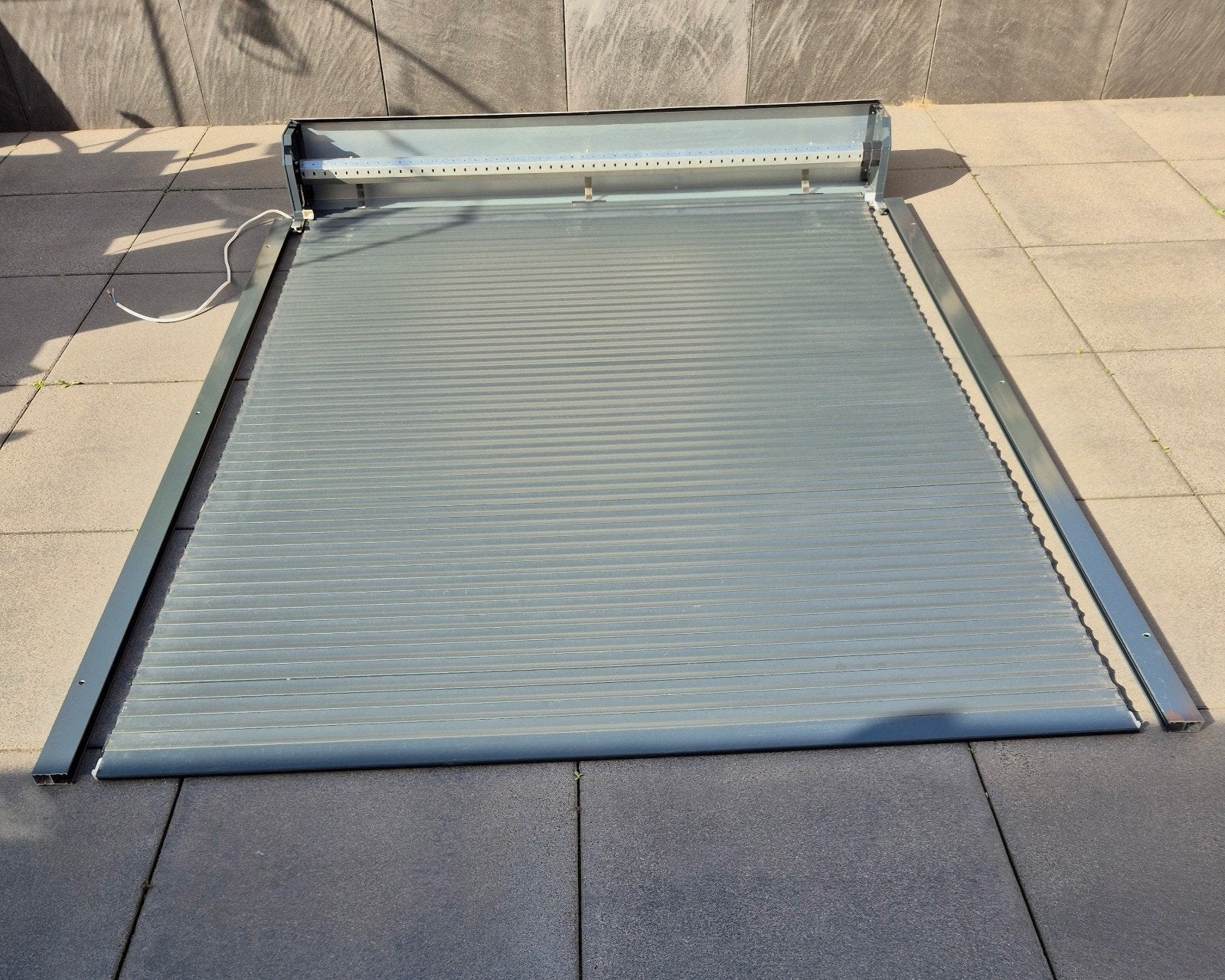 Elektrische voor deur of raam rolluik met twee losse afstand, Ophalen, 200 cm of meer, 150 tot 200 cm, Zo goed als nieuw