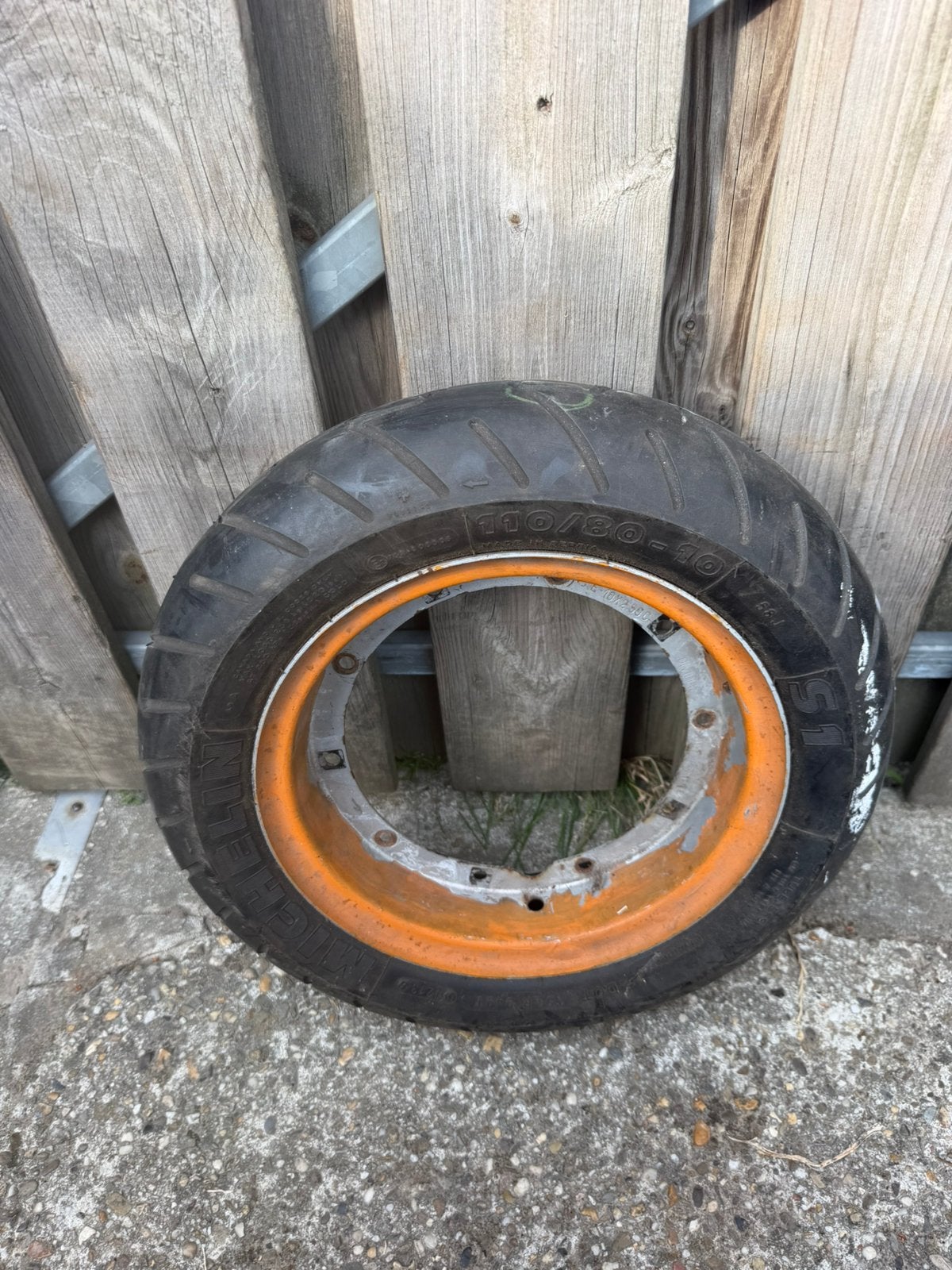 Piaggio skr achterband 125cc 180cc, Ophalen of Verzenden