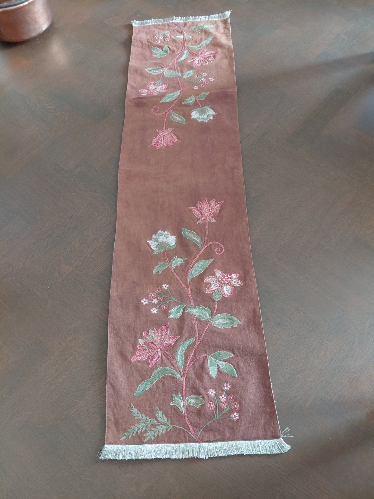 Mooie geborduurde tafelloper met bloemmotief NIEUW, Minder dan 50 cm, Nieuw, Ophalen of Verzenden, Groen