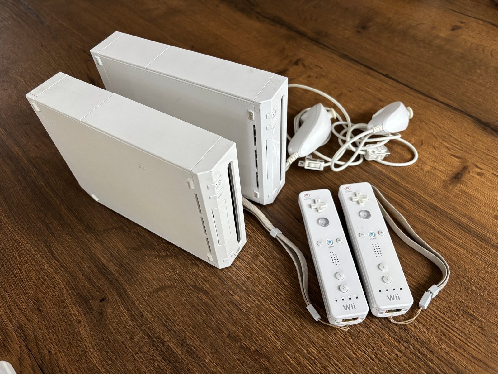 2x Nintendo Wii-consoles met o.a. Mario Party 9, Spelcomputers en Games, Ophalen of Verzenden, Gebruikt, Met 2 controllers, Met games