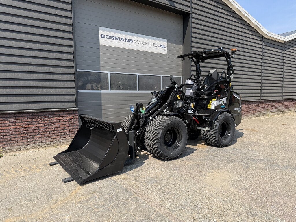 GIANT G2700 X-TRA HD+ minishovel NIEUW BLACK EDITION tandemp, Tobroco, Info@tobroco.nl, Sprendlingenstraat 57
5061 KM  Oisterwijk, NL