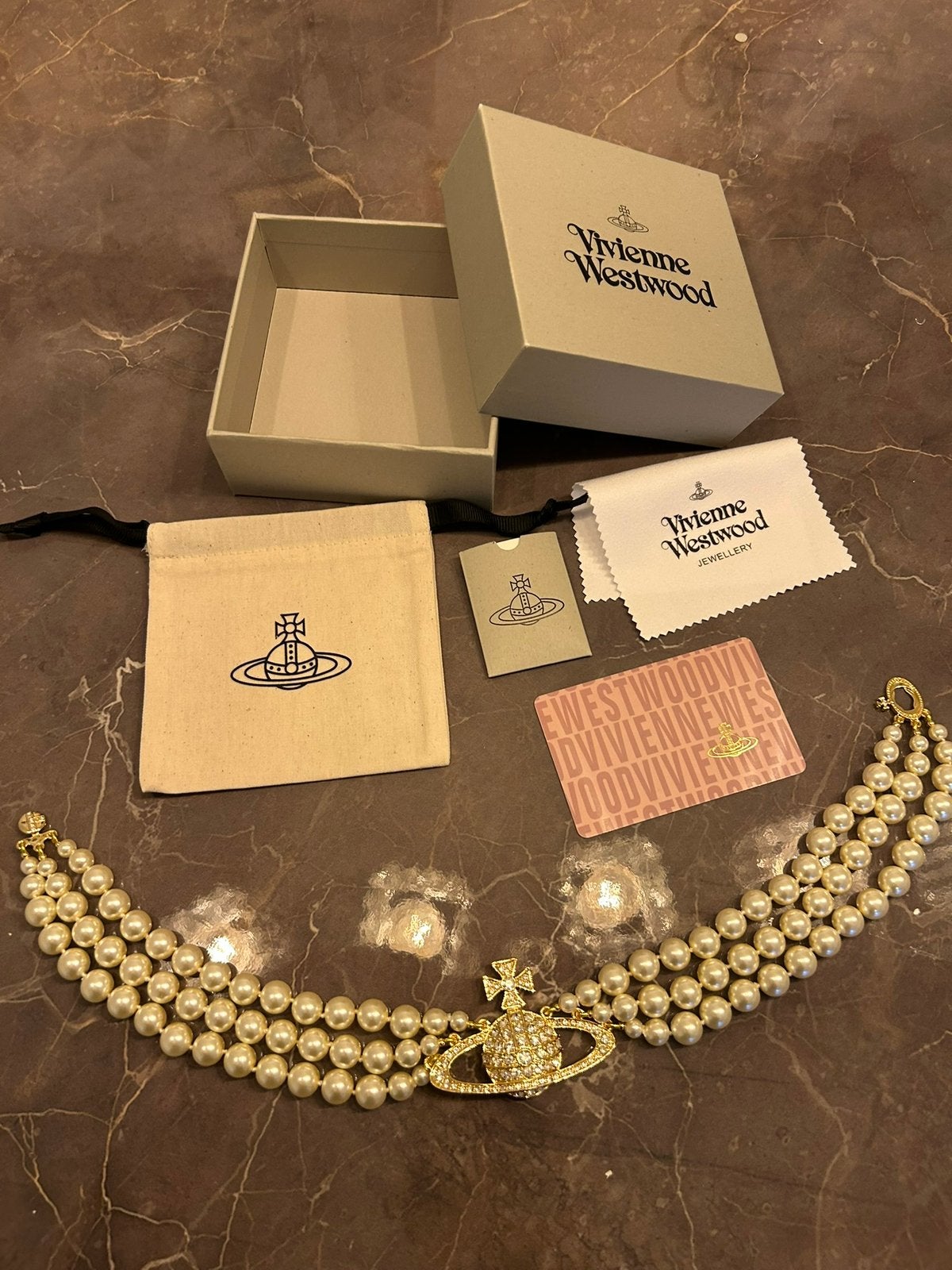 Vivienne Westwood Three Row Pearl Necklace Ketting Goud, Sieraden, Tassen en Uiterlijk, Kettingen, Met kristal, Overige materialen