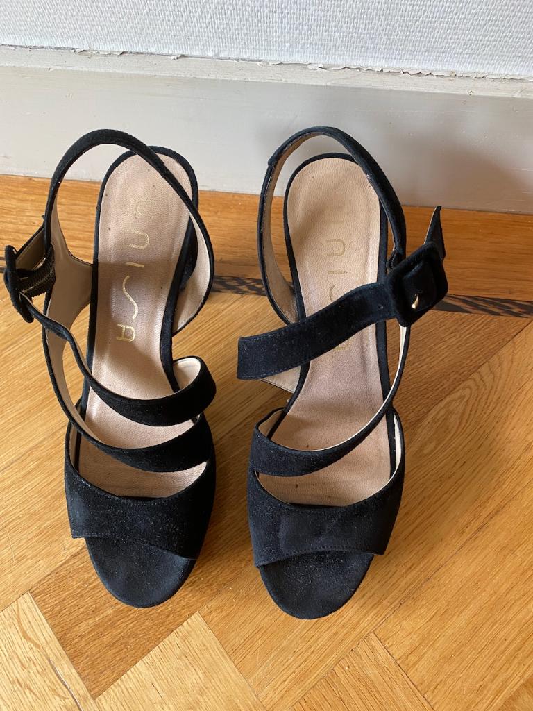 Zwarte suede sandalen Unisa met hoge hakken mt 38, Zwart, Unisa, Gedragen, Sandalen of Muiltjes