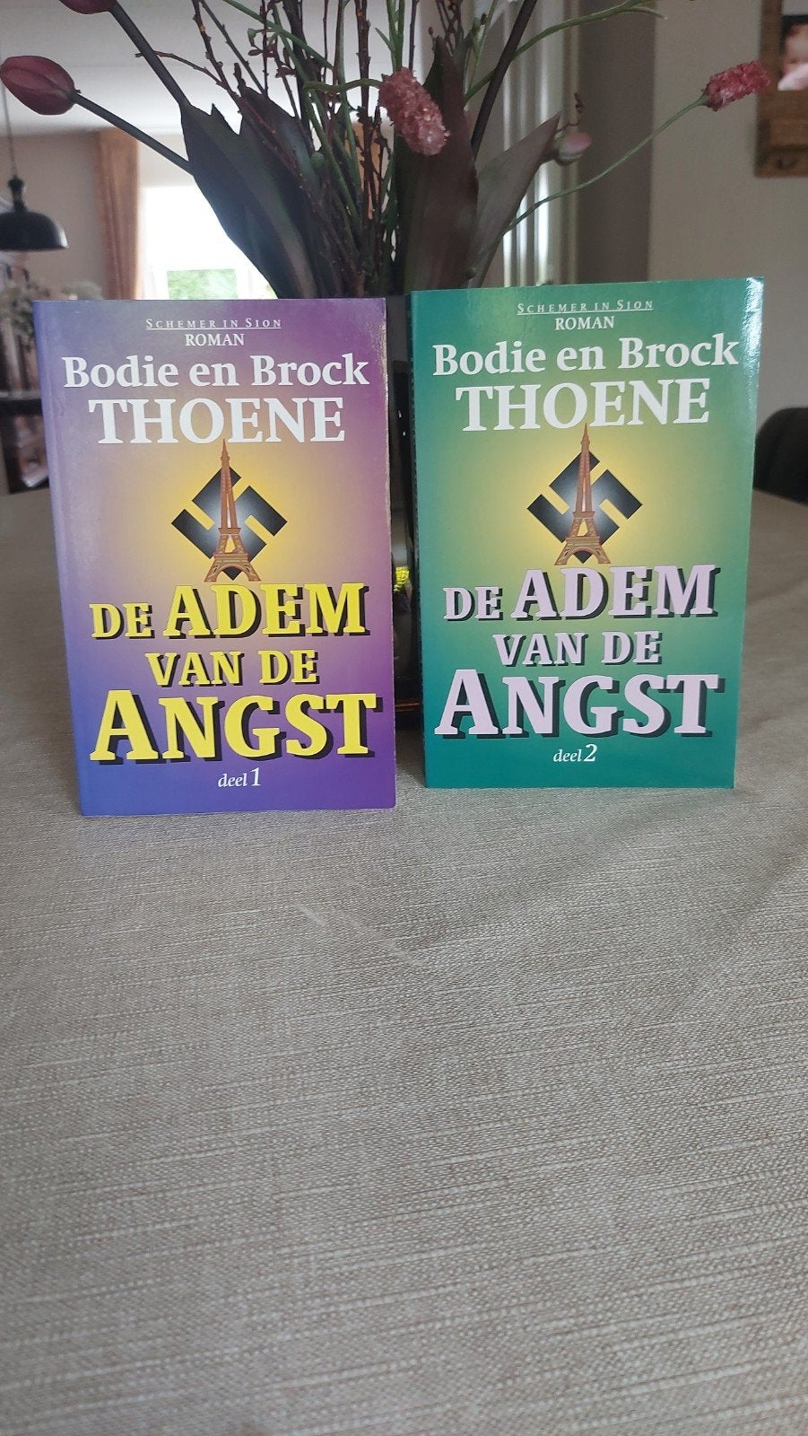 De Adem van de Angst - Bodie en Brock Thoene (deel 1 & 2), Boeken, Ophalen of Verzenden, Gelezen, Bodie en Brock Thoene, Nederland