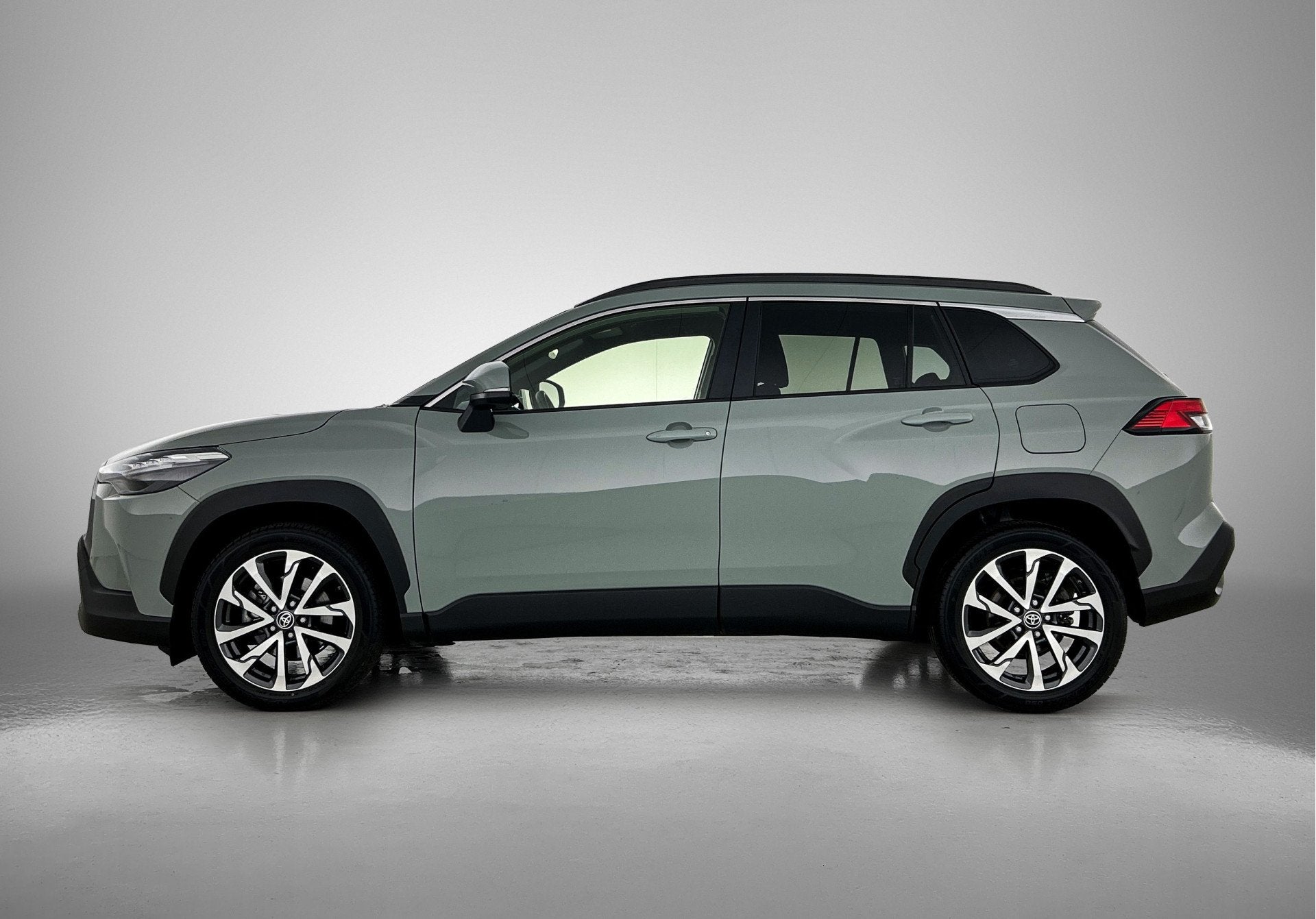 Toyota Corolla Cross Hybrid 140 Style (bj 2025, automaat), Auto's, Toyota, 12 maanden, Stof, Gebruikt, 4 cilinders