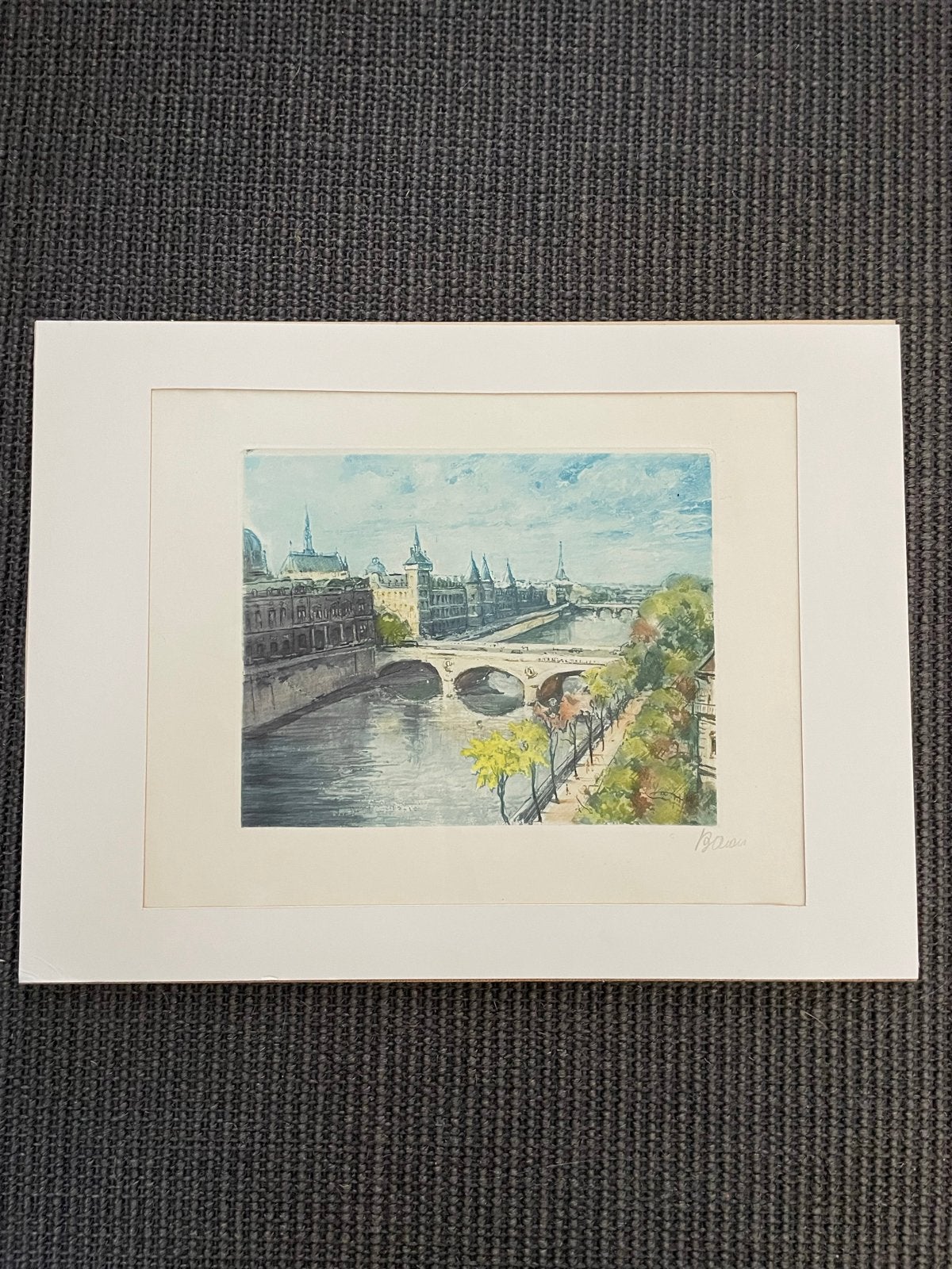 Kleurrijke Ets van Parijs met de Seine en bruggen, Stadsgezicht, Ophalen of Verzenden, Gesigneerd, 1950 - 1999