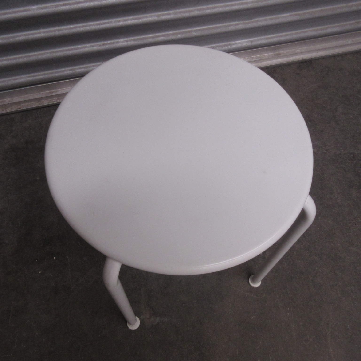 IKEA ROXO salontafel - Witte metalen bijzettafel, Huis en Inrichting, Ophalen, Minder dan 50 cm, Gebruikt, Rond