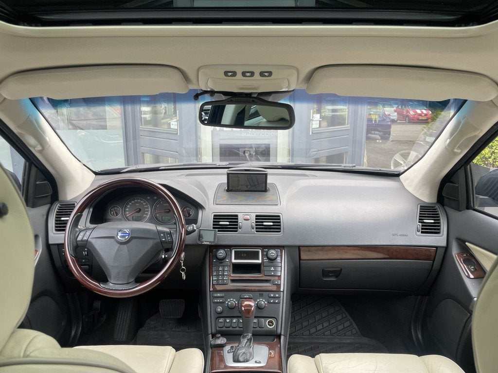 Volvo XC90 4.4 V8 Executive Schuifdak l Trekhaak l 7P, Auto's, Volvo, Gebruikt, 7 stoelen, Zwart, Leder