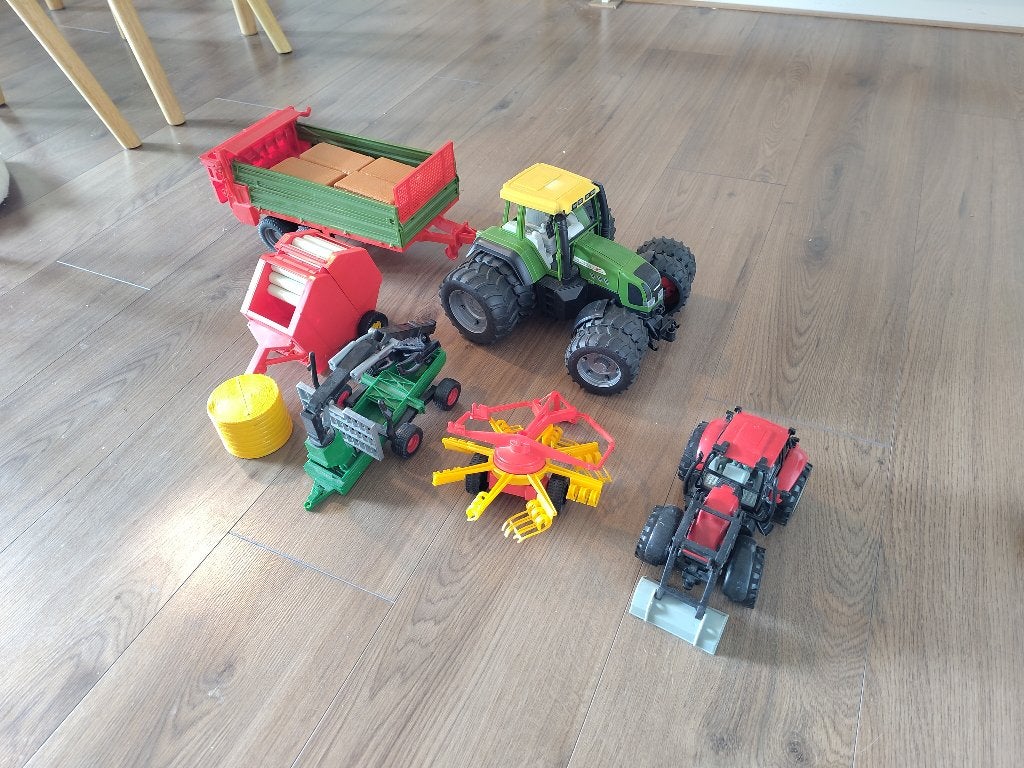 Grote speelgoed tractor landbouwmachines set Fendt tractor, Ophalen, Gebruikt