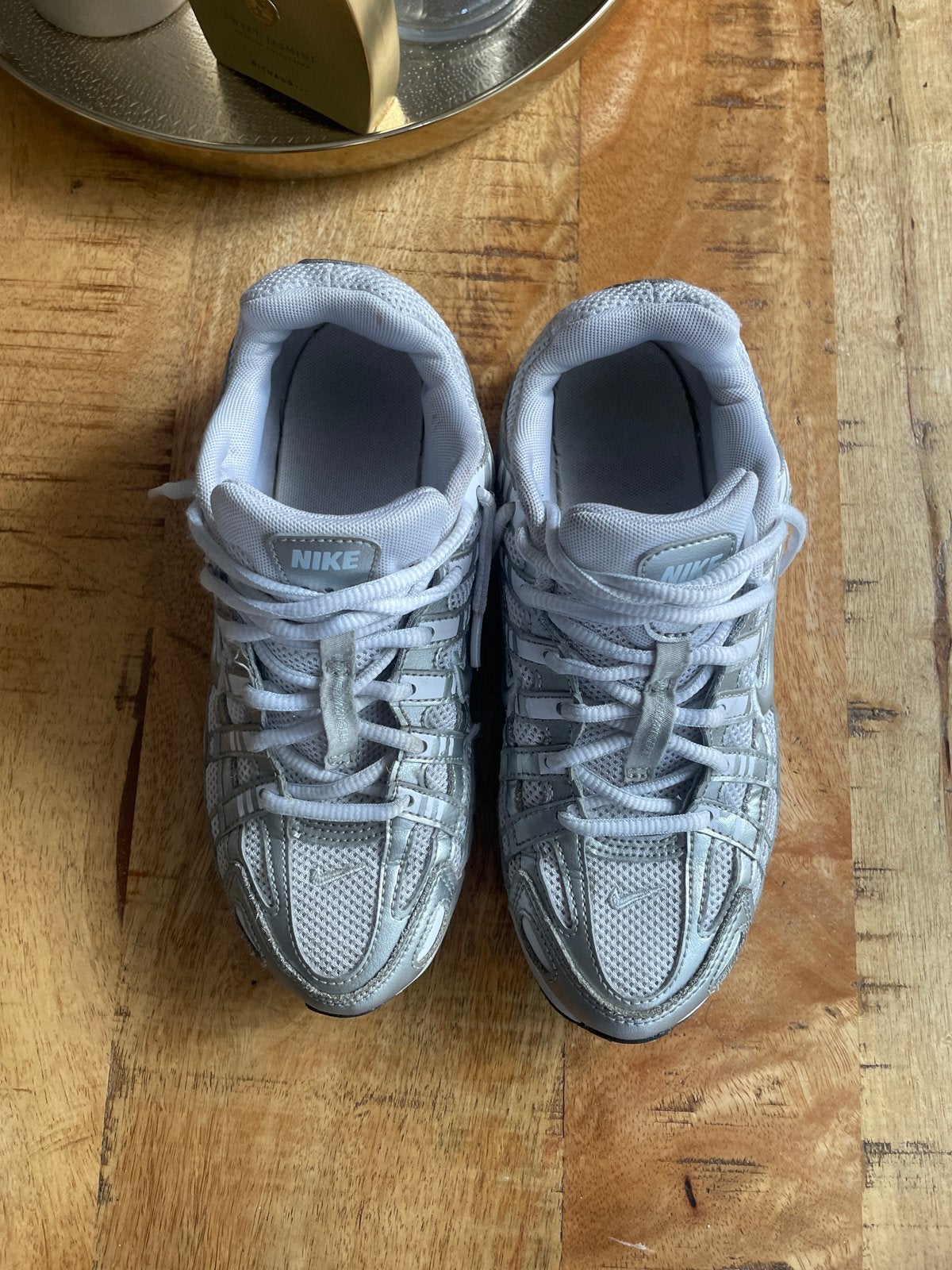 Nike P-6000 sneakers zilver/wit - Maat 37.5, Kleding | Dames, Ophalen of Verzenden, Zo goed als nieuw, Overige kleuren, Sneakers of Gympen