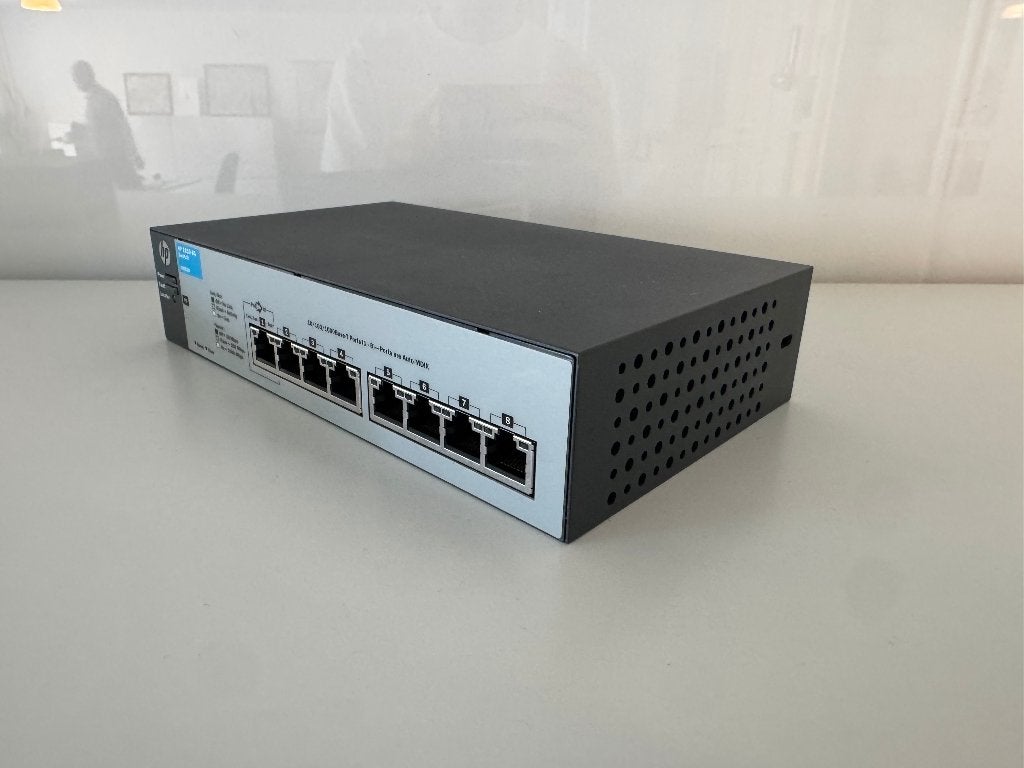 HP 1810-8G Gigabit netwerkswitch – 2 stuks, Computers en Software, Ophalen, Zo goed als nieuw