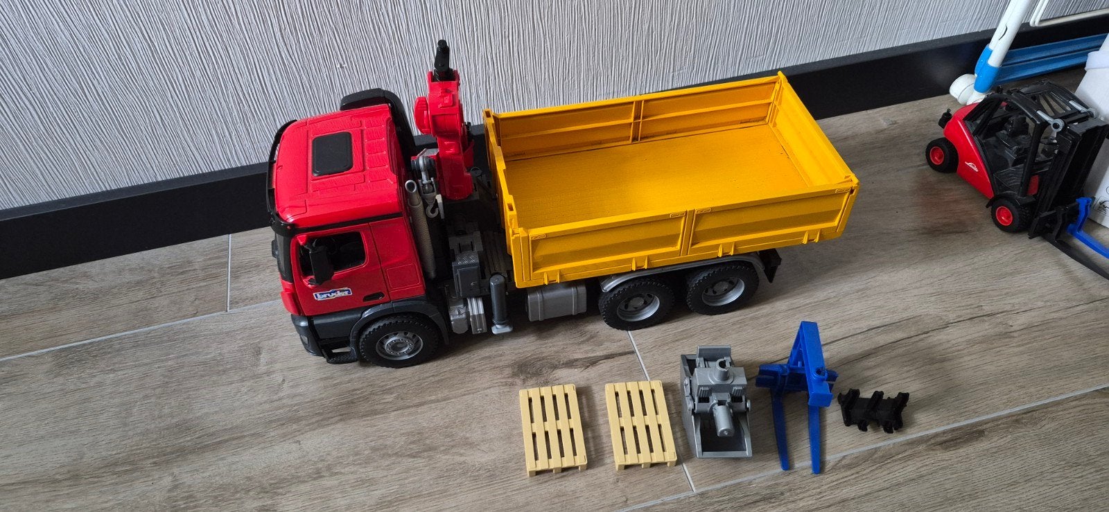 Bruder 03561 Mercedes-Benz Arocs Vrachtwagen met Kraan, Ophalen of Verzenden, Zo goed als nieuw