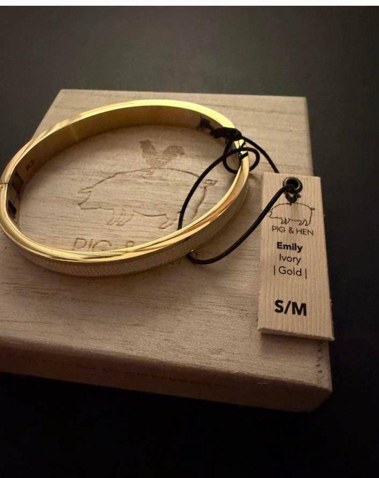 Nieuwe Pig&Hen Emily dames armband S/M, Sieraden, Tassen en Uiterlijk, Armbanden, Ophalen of Verzenden, Zo goed als nieuw, Goud