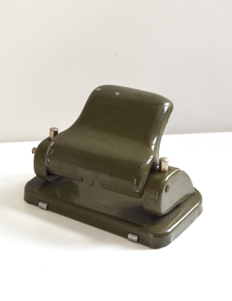 Mooie oude, legergroene Veneka perforator in erg goede staat, Ophalen of Verzenden