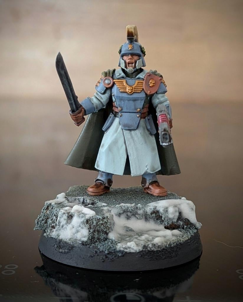 Imperial Guard Commissar / Officer figuur Warhammer 40k, Ophalen of Verzenden, Nieuw, 1:35 tot 1:50, Figuur of Figuren