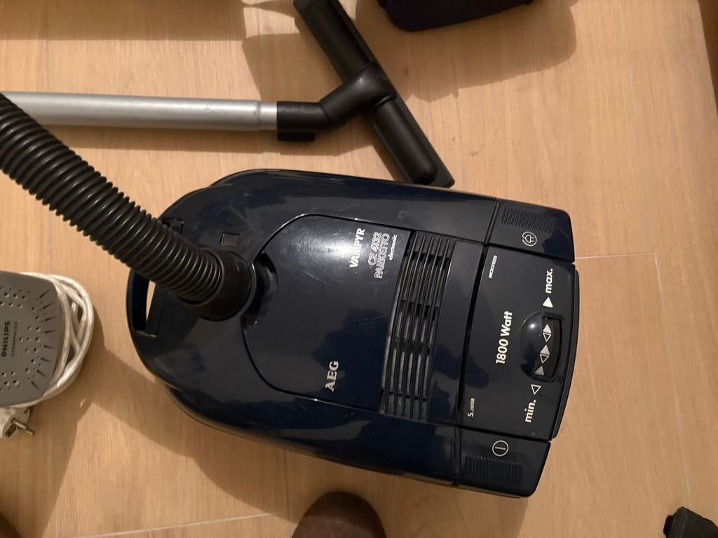 AEG Vampyr CE 4132 Parketto Stofzuiger 1800W, Witgoed en Apparatuur, Stofzuigers, AEG, Ophalen, Stofzak, 1600 tot 2000 watt