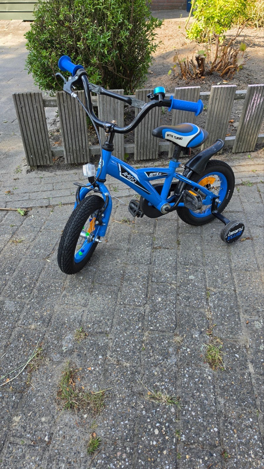 amigo kinderfiets 12 inch, Fietsen en Brommers, Ophalen, Terugtraprem, Zijwieltjes, Gebruikt