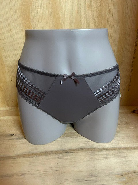 Fantasie string Maat m Kleur taupe / bruin  Model Rebecca, Verzenden, Bruin, String