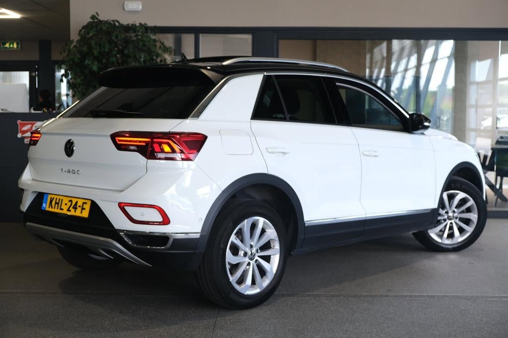 Volkswagen T-Roc 1.5 TSI Life 150PK DSG Pano IQ Led Leder Ca, Adaptive Cruise Control, Zwart, 4 cilinders, 150 pk