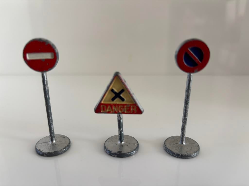 Dinky Toys verkeersborden, Meccano England., Ophalen of Verzenden, Gebruikt, Auto, Dinky Toys