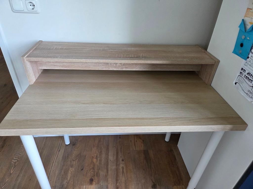 Ikea bureau met monitor standard, Ophalen, Zo goed als nieuw