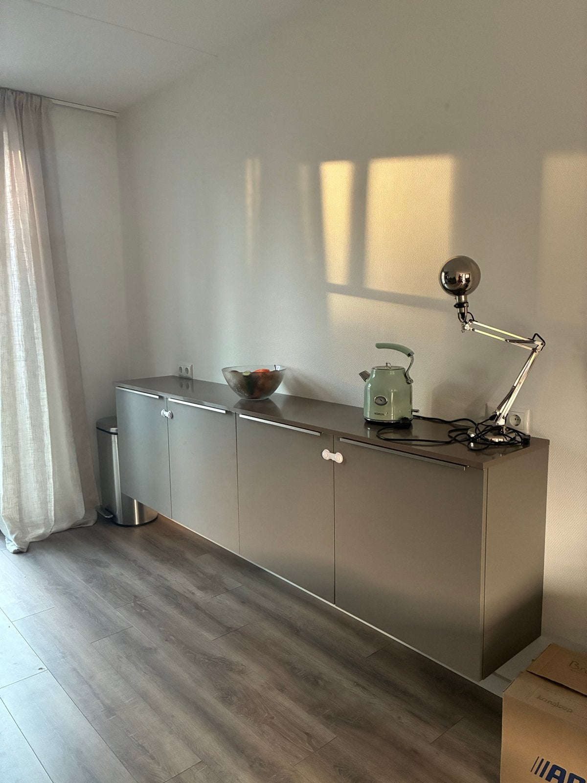 Modern keukendressoir/opbergkast met veel ruimte, Ophalen, Zo goed als nieuw, Wit, Enkelwandige keuken