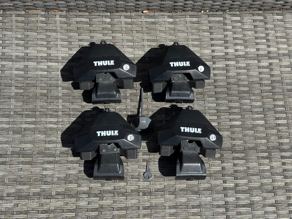 Thule Evo Clamp 7105 + Kit 145027, Auto diversen, Dakdragers, Ophalen of Verzenden, Zo goed als nieuw