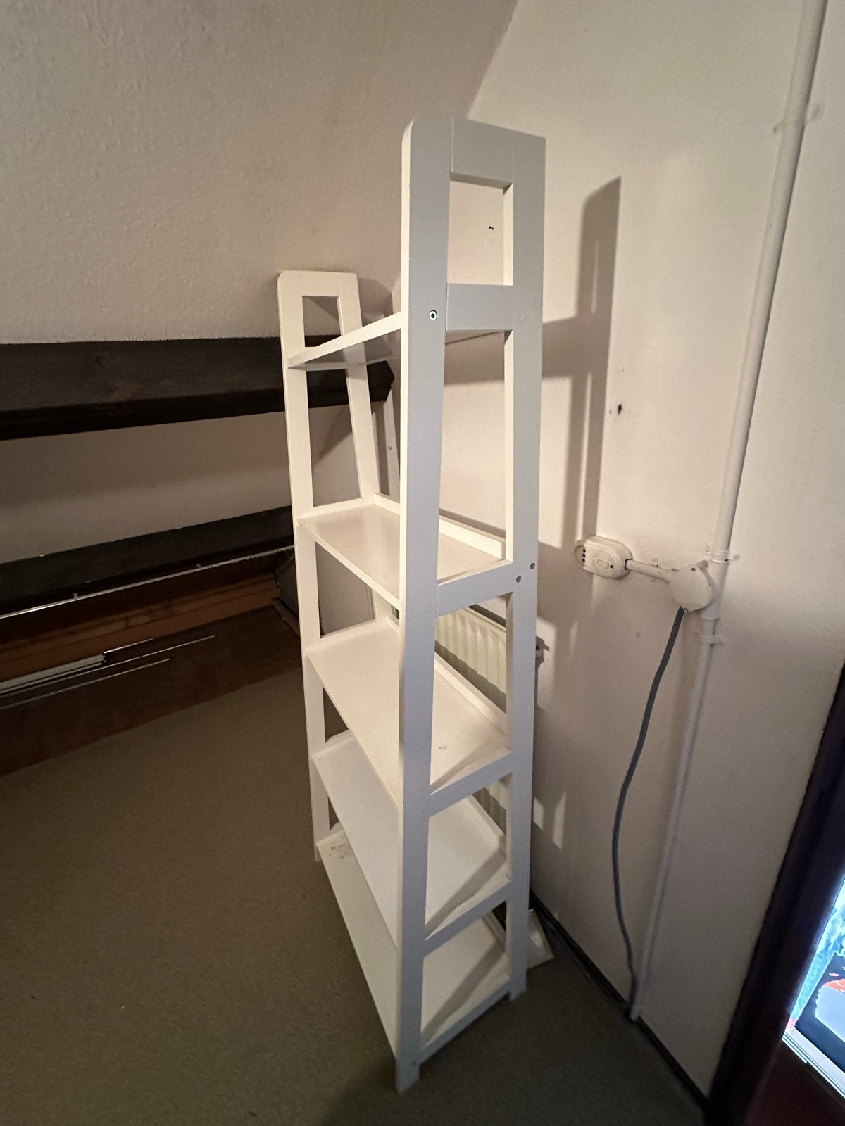 Witte smalle boekenkast met 5 planken, Huis en Inrichting, Kasten | Boekenkasten, Ophalen, Met plank(en), Minder dan 50 cm, Gebruikt