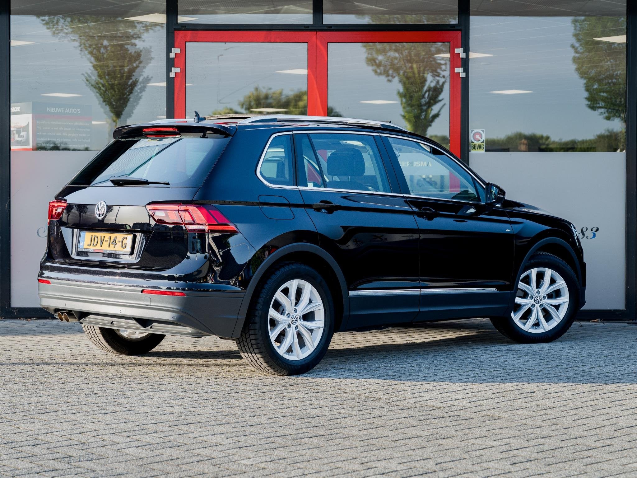 Volkswagen Tiguan 1.5 TSI ACT Highline | Schuif/ Kantel Pano, Auto's, 12 maanden, Gebruikt, Zwart, Bedrijf