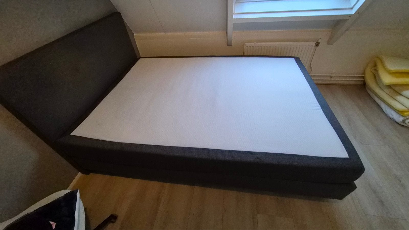 Tweepersoons boxspring met hoofdbord - Zo goed als nieuw