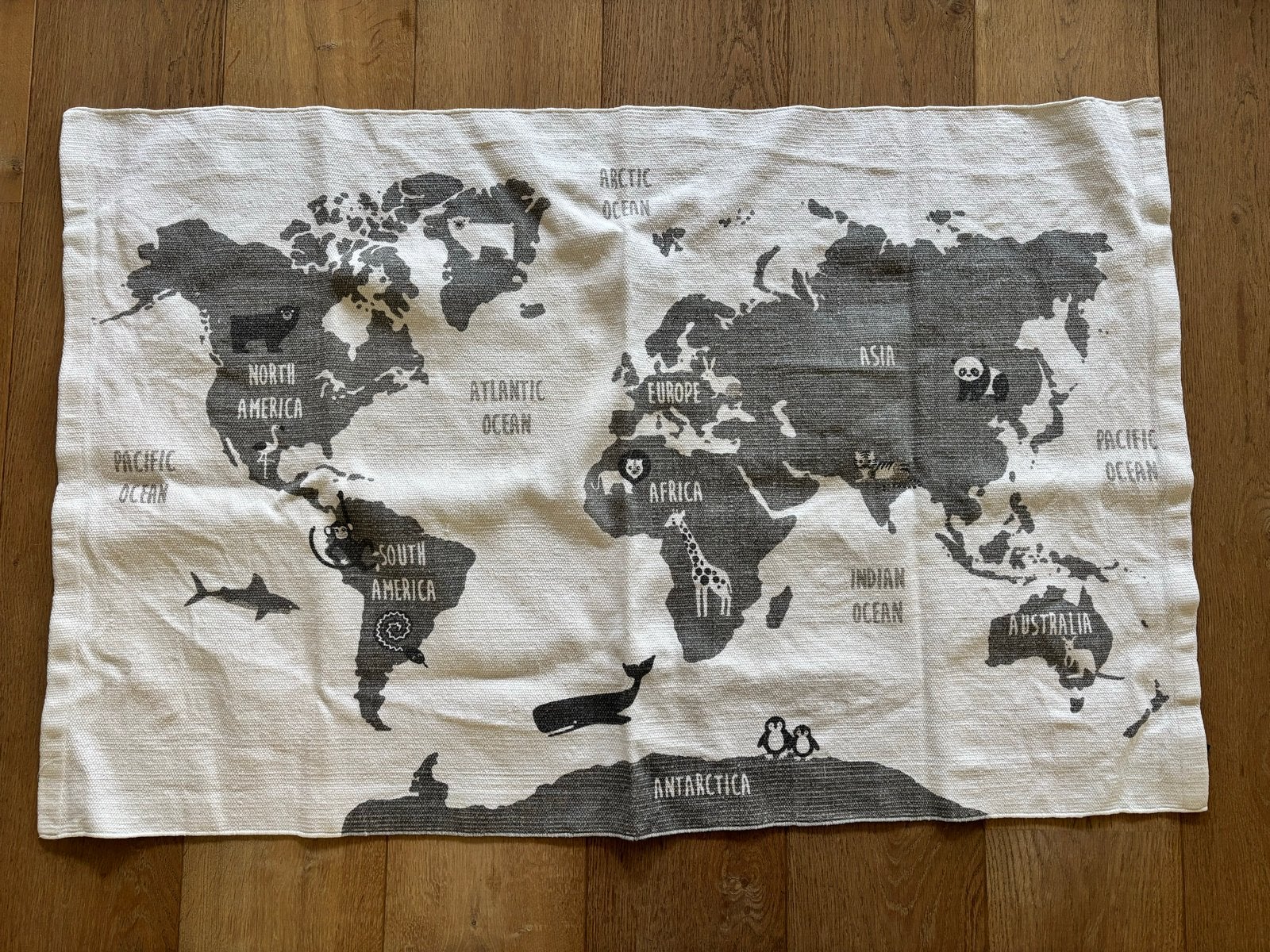 H&M Wereldkaart Vloerkleed/Speelkleed - Zo goed als nieuw, Meerkleurig, Ophalen of Verzenden, Zo goed als nieuw, Modern