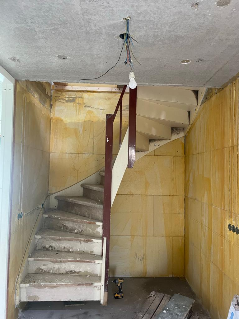 Gebruikte houten trap met leuning, Doe-het-zelf en Verbouw, Ladders en Trappen, Ophalen, Gebruikt, Trap, 2 tot 4 meter