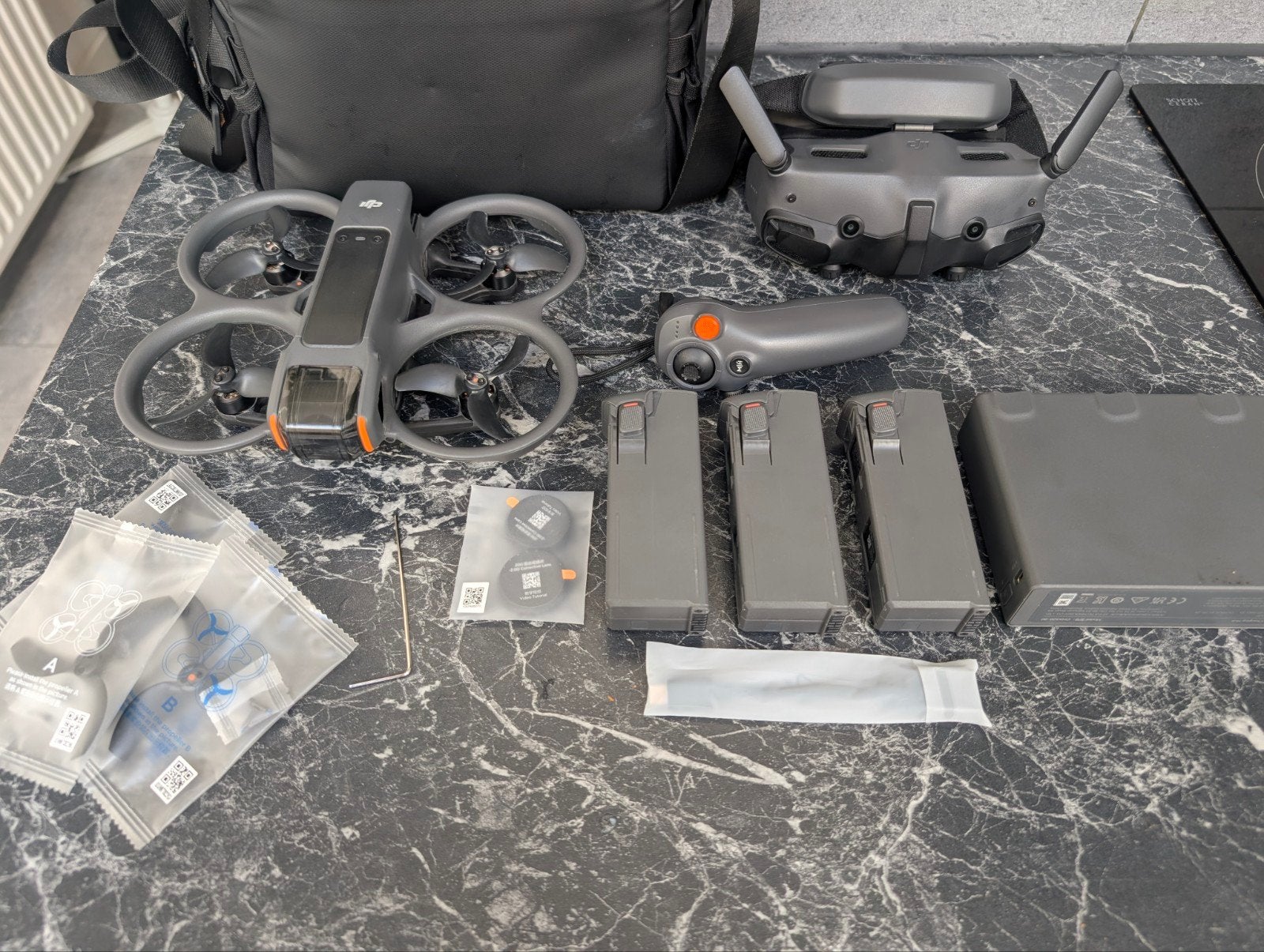 DJI Avata 2 Fly More Combo + Motion Controller + Goggles 3, Audio, Tv en Foto, Drones, Ophalen of Verzenden, Zo goed als nieuw