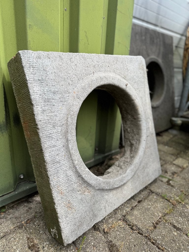 Hardsteen waterput rand antieke 57x57x12cm en 75x75x6cm., Antiek en Kunst, Ophalen