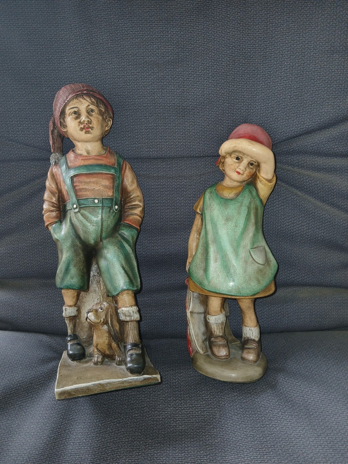 Vintage Beeldjes: Jongen met Hond en Meisje met Hoed, Verzamelen, Beelden en Beeldjes, Ophalen of Verzenden, Gebruikt, Mens