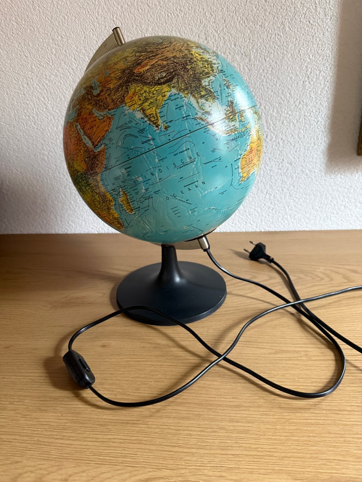 Wereldbol met verlichting, Ophalen, Verlicht, Zo goed als nieuw