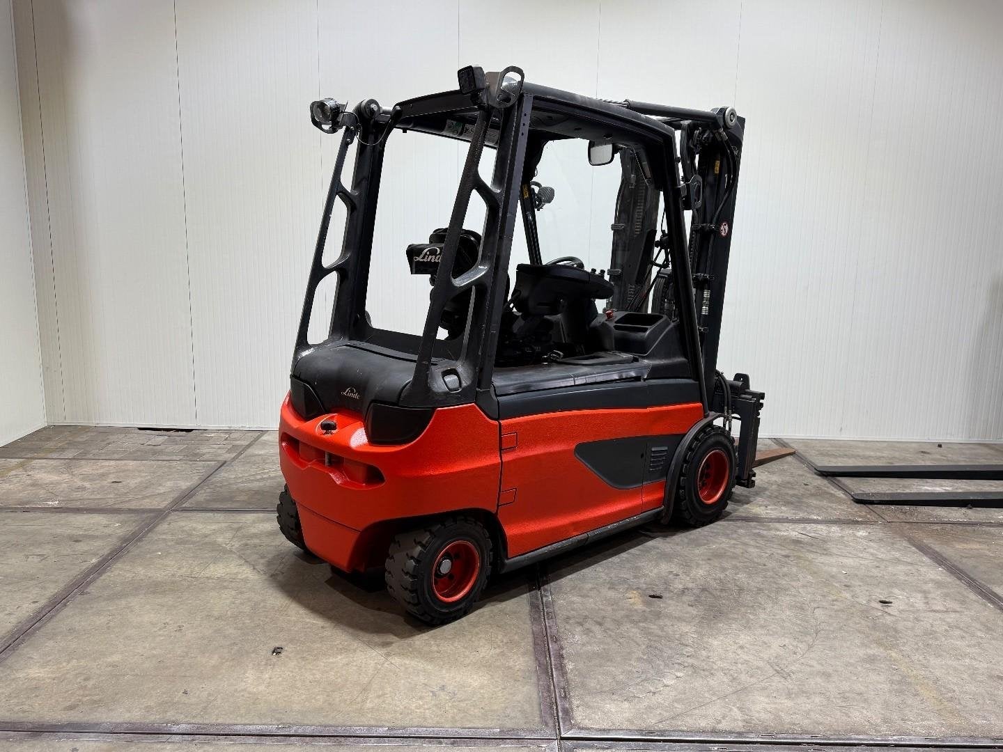 Linde E30 NIEUWE ACCU Vorkenversteller Triplex Freelift Side, Zakelijke goederen, Machines en Bouw | Heftrucks en Intern transport