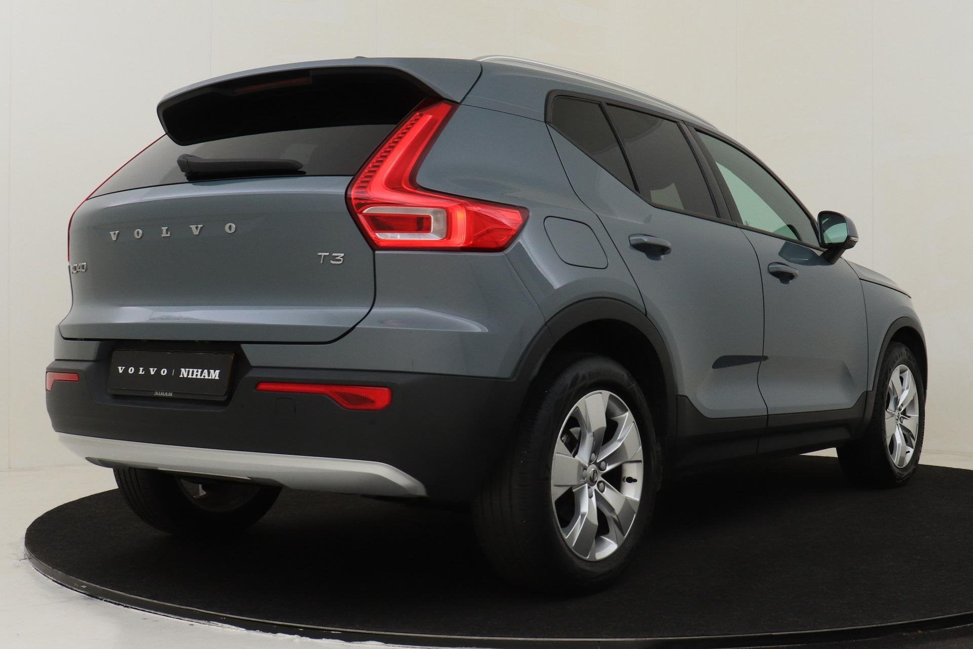 Volvo XC40 T3 AUT. MOMENTUM PRO -PANO.DAK|HARMAN/KARDON|CAME, Auto's, 12 maanden, Gebruikt, Euro 6, Leder en Stof
