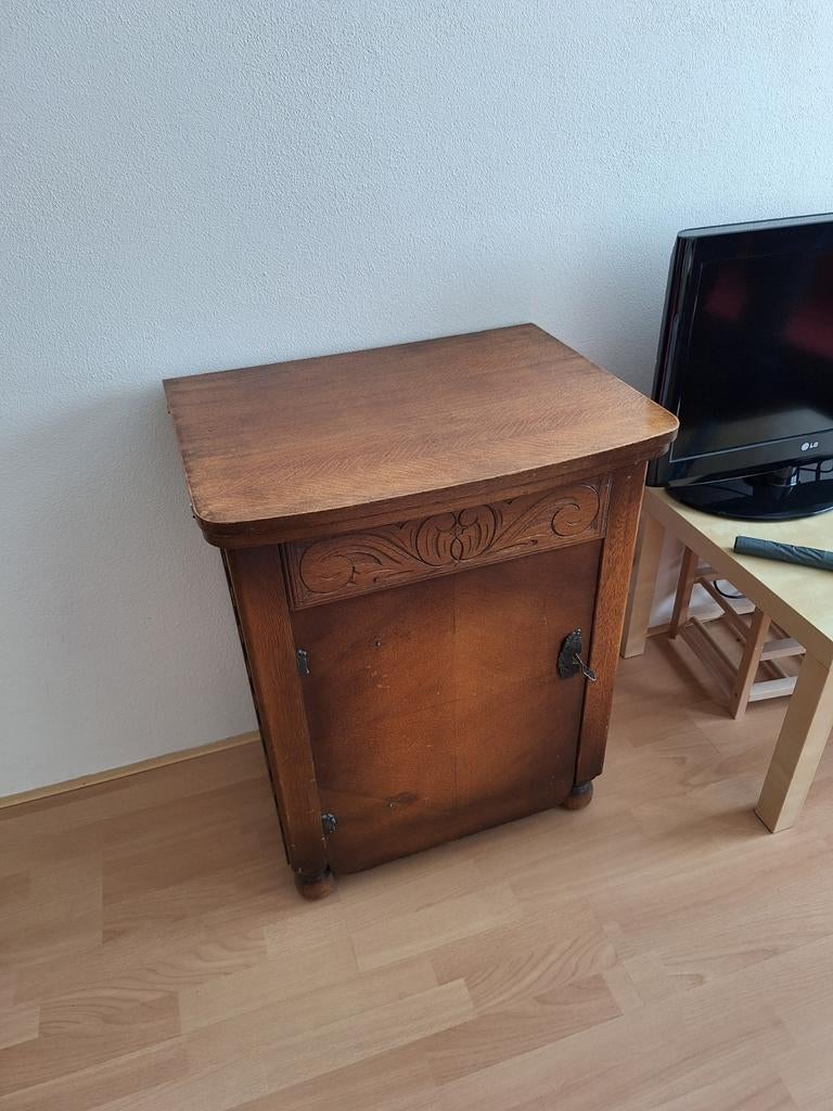 Antieke naaimachine in houten kast, Antiek en Kunst, Antiek | Naaimachines, Ophalen of Verzenden