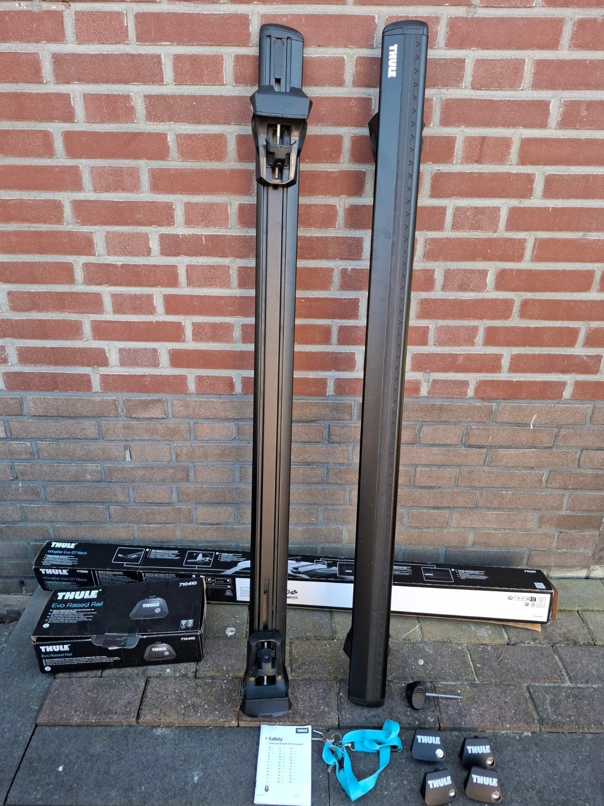 thule wing bar evo 127 ( 711320 ) + evo voetenset ( 710410 ), Auto diversen, Dakdragers, Ophalen, Zo goed als nieuw