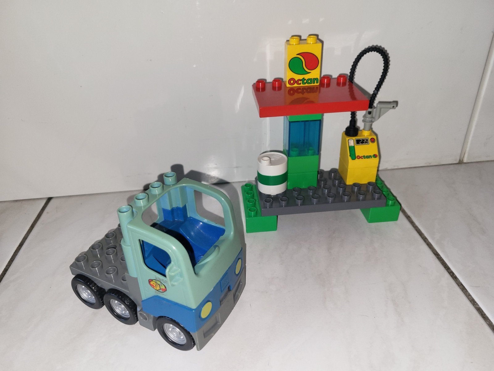 Duplo tankstation met vrachtwagen, Gebruikt, Ophalen of Verzenden, Duplo, Duplo