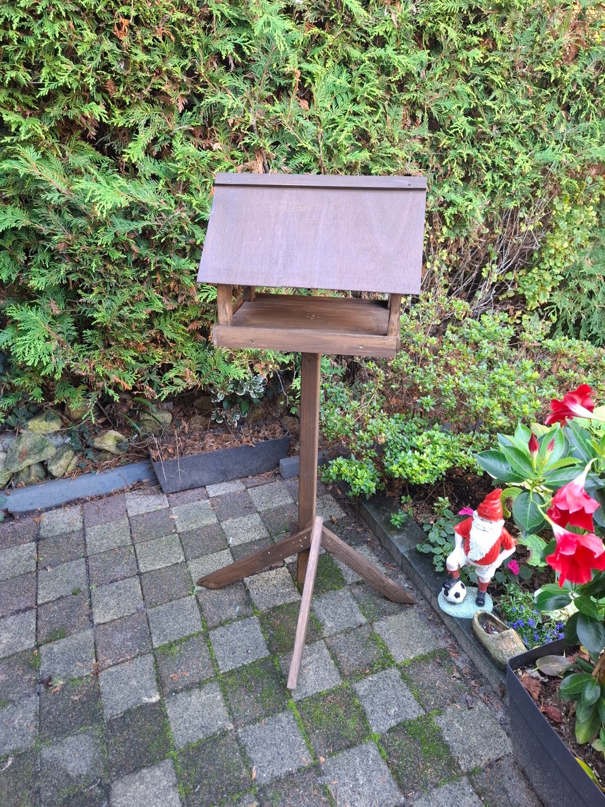 Houten vogel voederhuisje op standaard, Ophalen, Nieuw