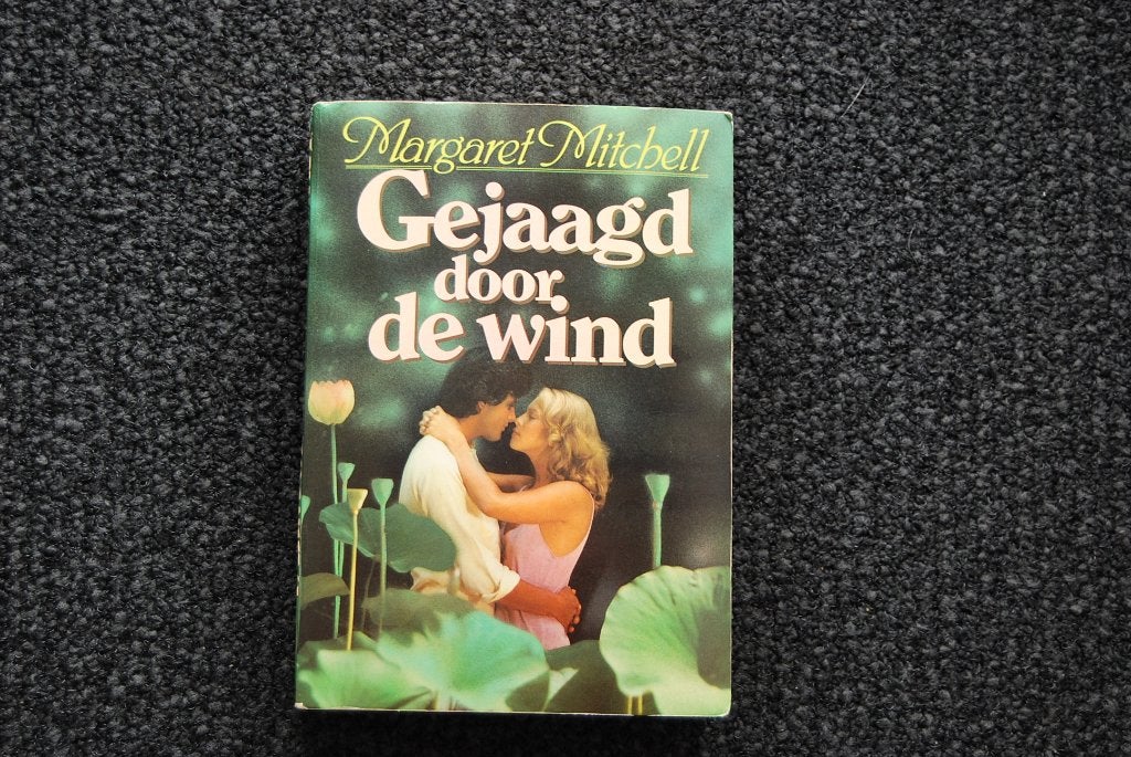 Titel: Gejaagd door de wind / Schrijver: Margaret Mitchell, Ophalen of Verzenden, Gelezen