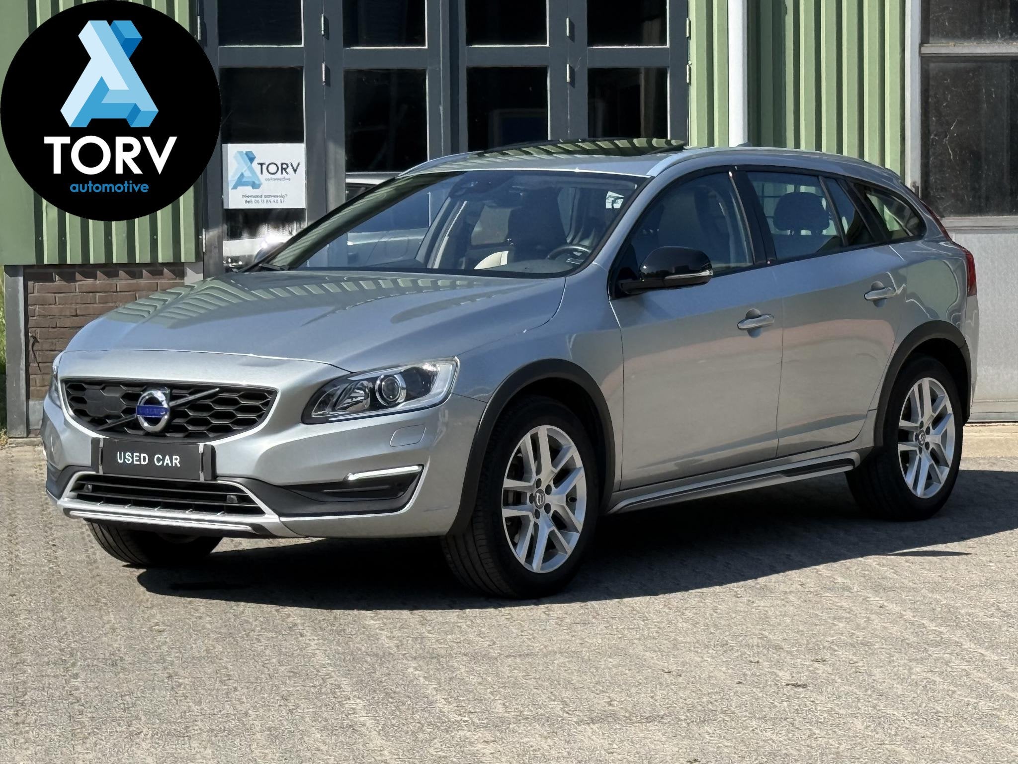 Volvo V60 Cross Country 2.0 T5 AWD Summum | Leder | Keyless, Automaat, Euro 6, 4 cilinders, 1969 cc