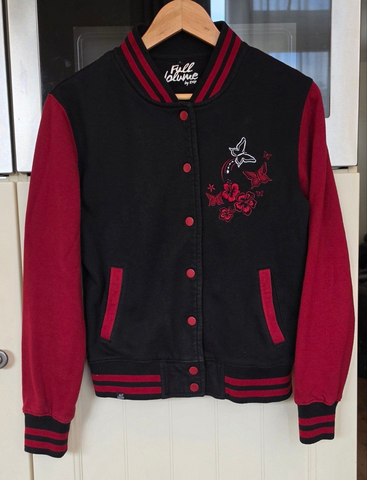 Full Volume by EMP Varsity Jacket / College Jas - Maat L, Zwart, Maat 42/44 (L), Ophalen of Verzenden, Gedragen