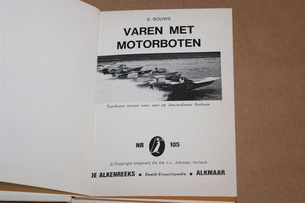 Varen met Motorboten — Alkenreeks 105, 1965, Ophalen of Verzenden, Gelezen, Overige onderwerpen