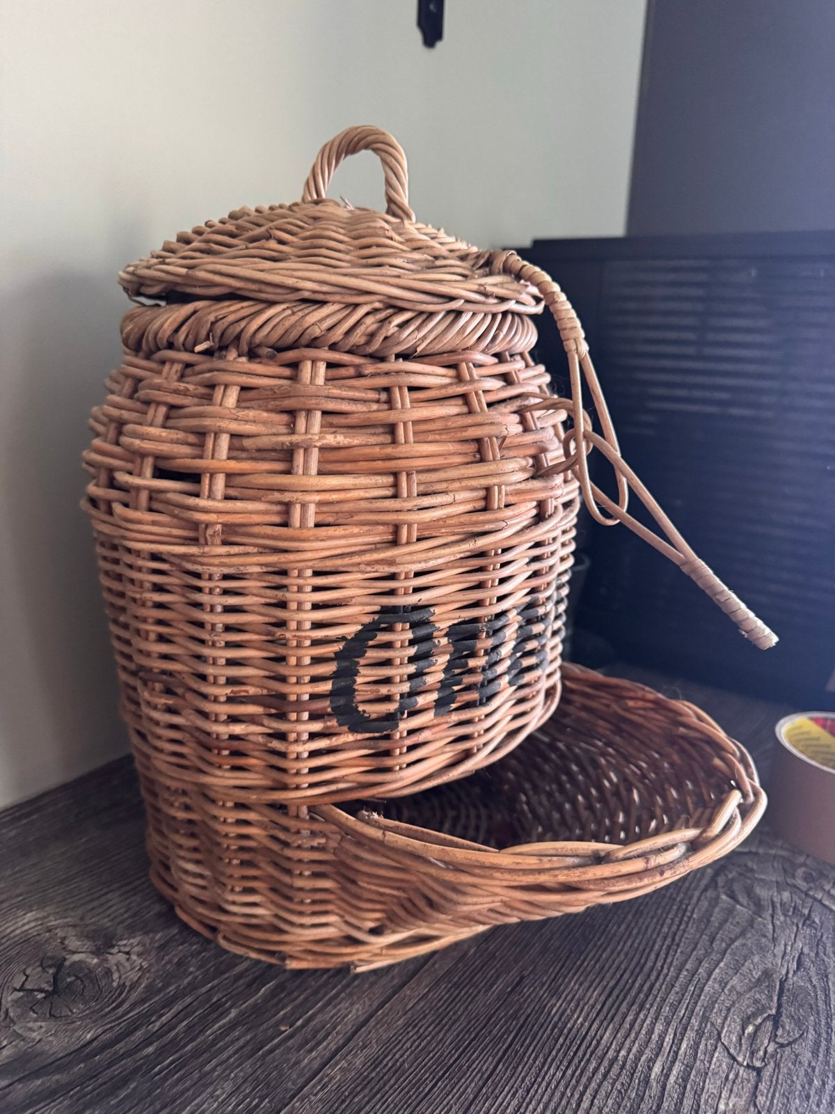 Rotan uienpot met deksel en opening onderaan, Gebruikt, Ophalen of Verzenden, Natuurlijk materiaal, Voorraadpot